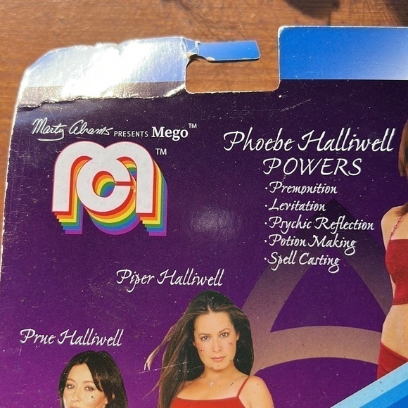 Charmed Phoebe Action Figure - Picture 5 of 5